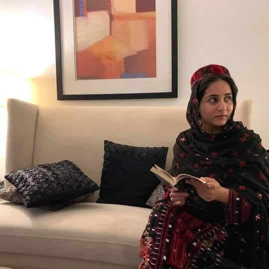 کریمه بلوچ karima mehrab baloch دختر بلوچ زن بلوچ هنر بلوچ
